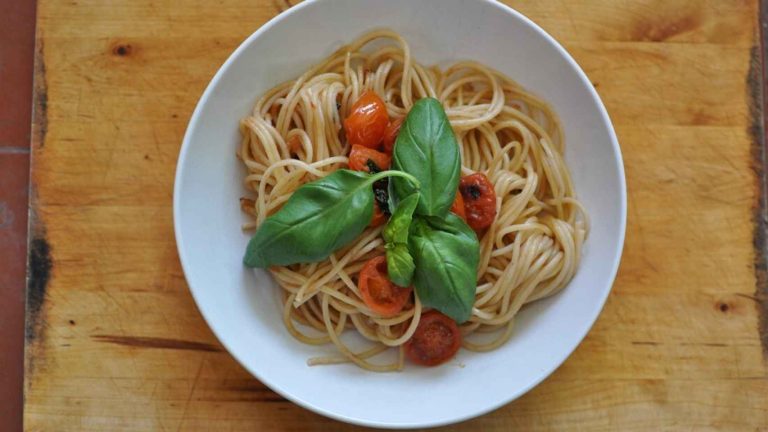 Espaguetis con Atún y Champiñones