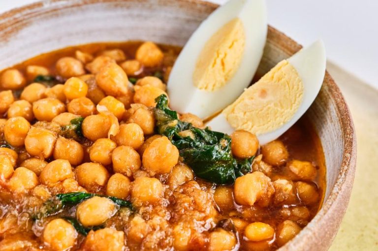 Receta: Garbanzos con Tomate y Huevo