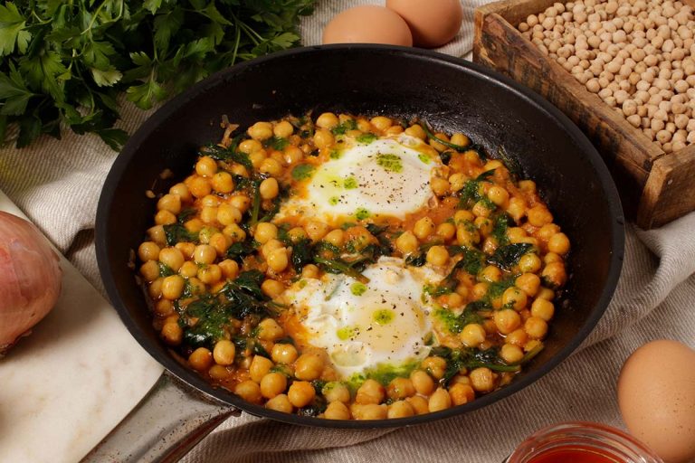 Huevos con Garbanzos y Verduras