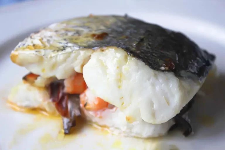 Merluza al Horno con Almejas y Gambas