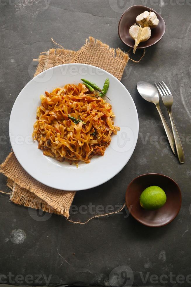 Noodles con Pollo, Verduras y Salsa Teriyaki