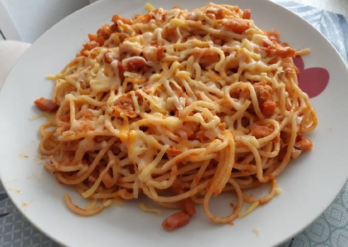 Pasta con Bacon y Tomate