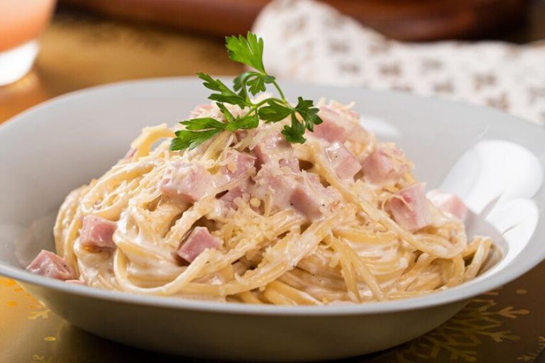 Pasta con taquitos de jamón