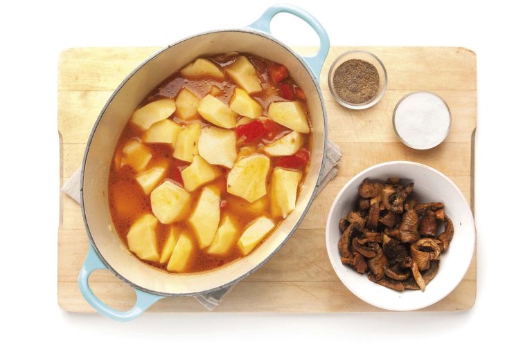 Patatas guisadas con carne en olla express