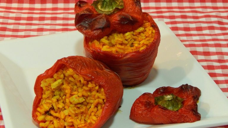 Pimientos Rellenos de Carne en Salsa Española