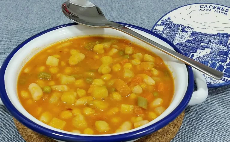 Potaje de Garbanzos con Col y Patatas