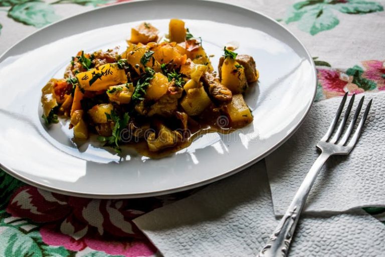 Guiso de Garbanzos con Pollo y Pimentón