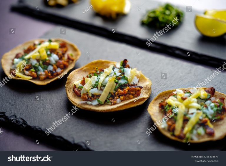 Bacalao con Langostinos en Salsa