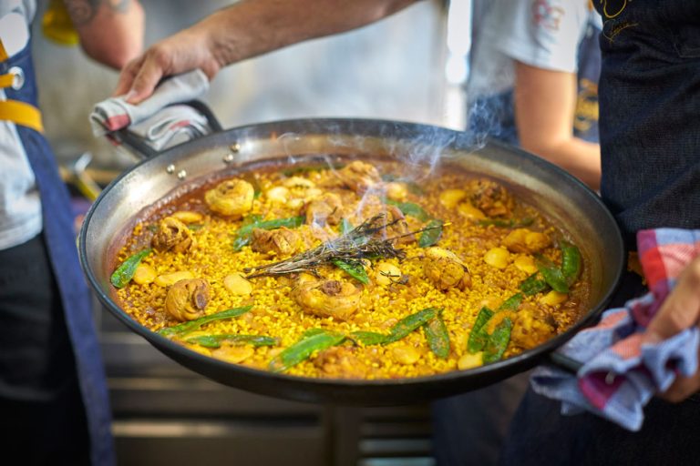 Cuánto tiempo tarda en hacer una paella