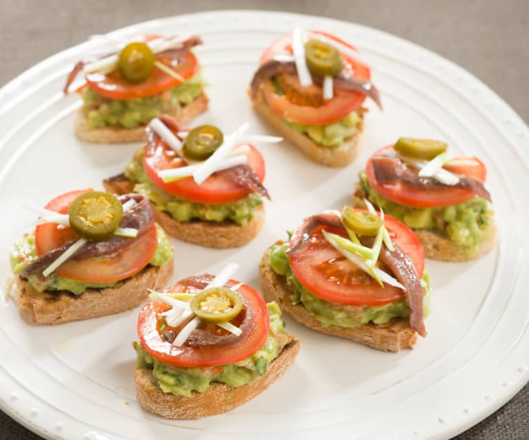 Aguacate con Anchoas y Queso