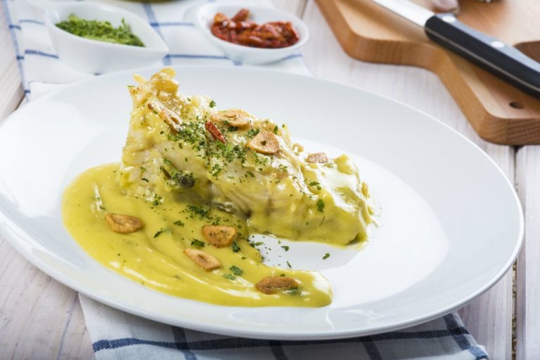 Cómo hacer bacalao con tomate y cebolla