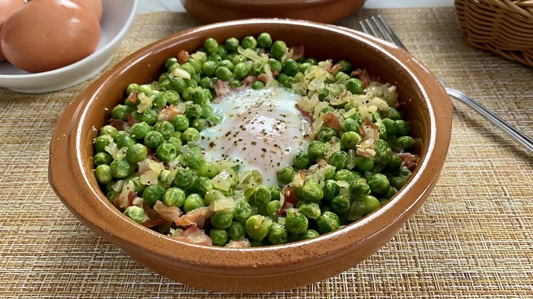 Cómo hacer guisantes con huevos