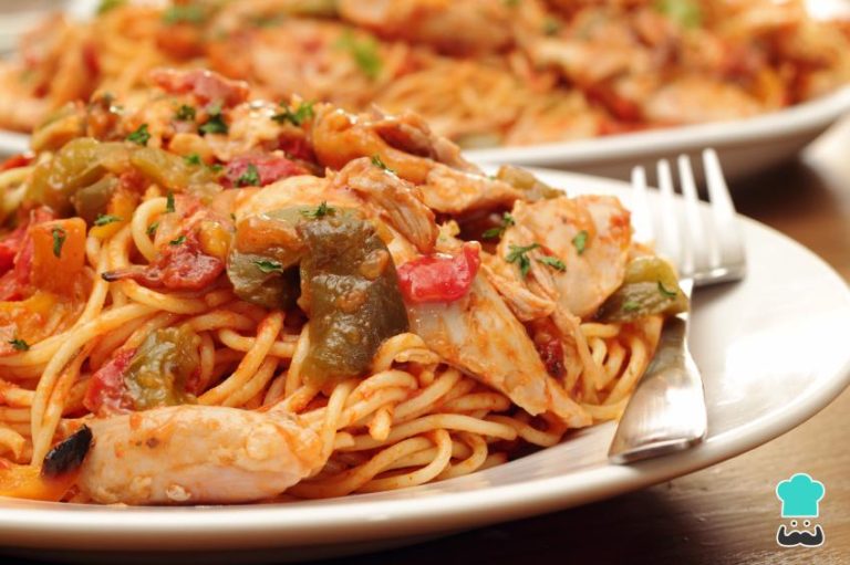 Pasta con queso feta y tomates cherry