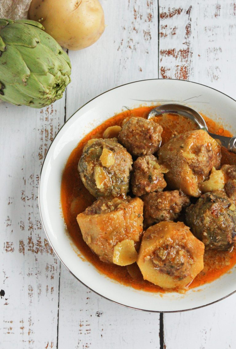 Patatas con Carne y Alcachofas