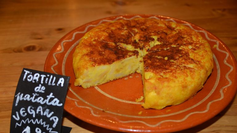 Tortilla de Patatas y Calabacín con Cebolla