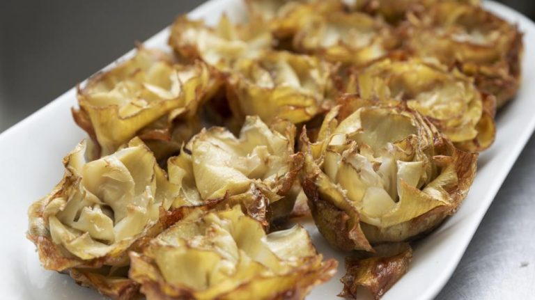 Alcachofas con Bacalao en Salsa Verde