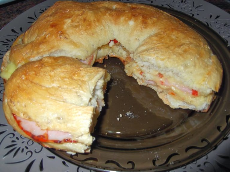 Cómo Rellenar una Rosca de Pan