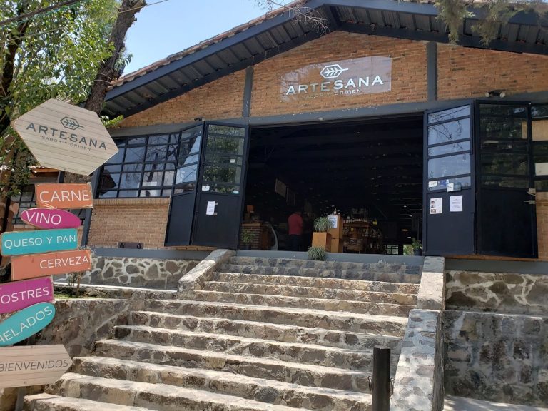 Tosta de Sardina Ahumada con Aguacate