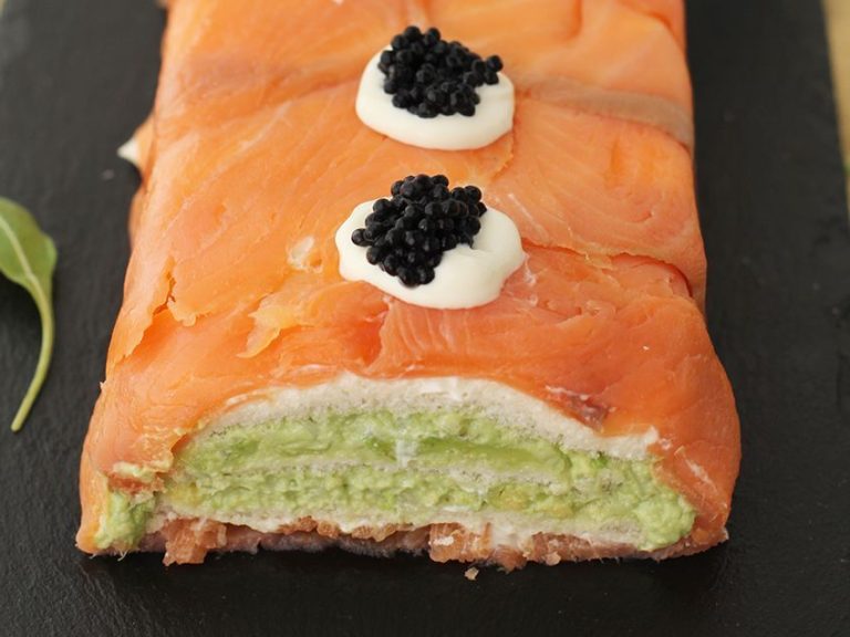 Canapés con Salmón Ahumado y Pan de Molde