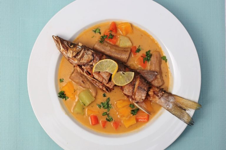 Sopa de pescado con caldo de brick