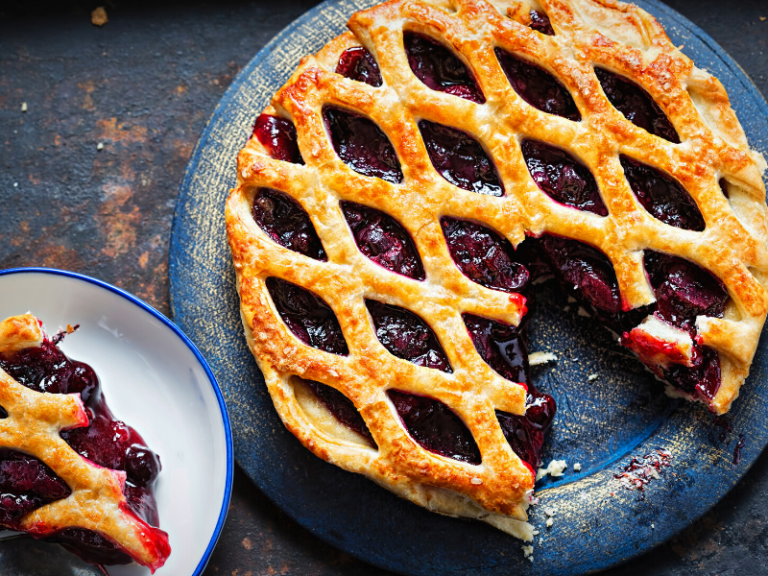 Tarta de Frutos Rojos con Bizcocho