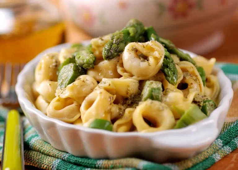 Tortellini de Queso con Salsa de Tomate