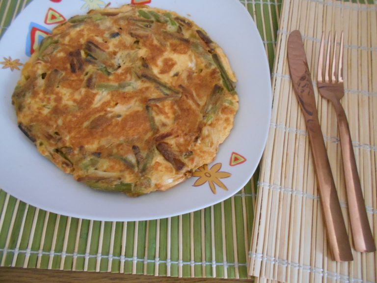 Cómo hacer una tortilla de ajos tiernos