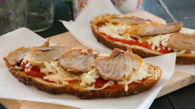 Tostas de Gulas con Queso